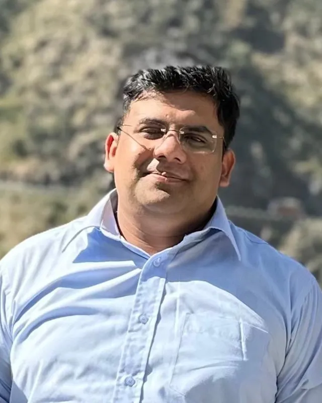 Image of Adeel Khan